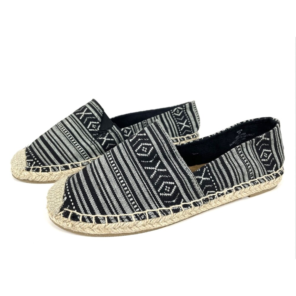 Minnetonka Pam Espadrille Slip On Flats Black White Native Print NWOB Women's 7M